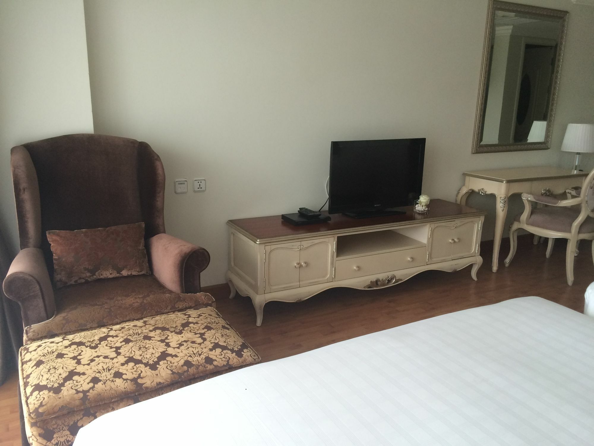Lk Noble Suite Pattaya Exteriör bild