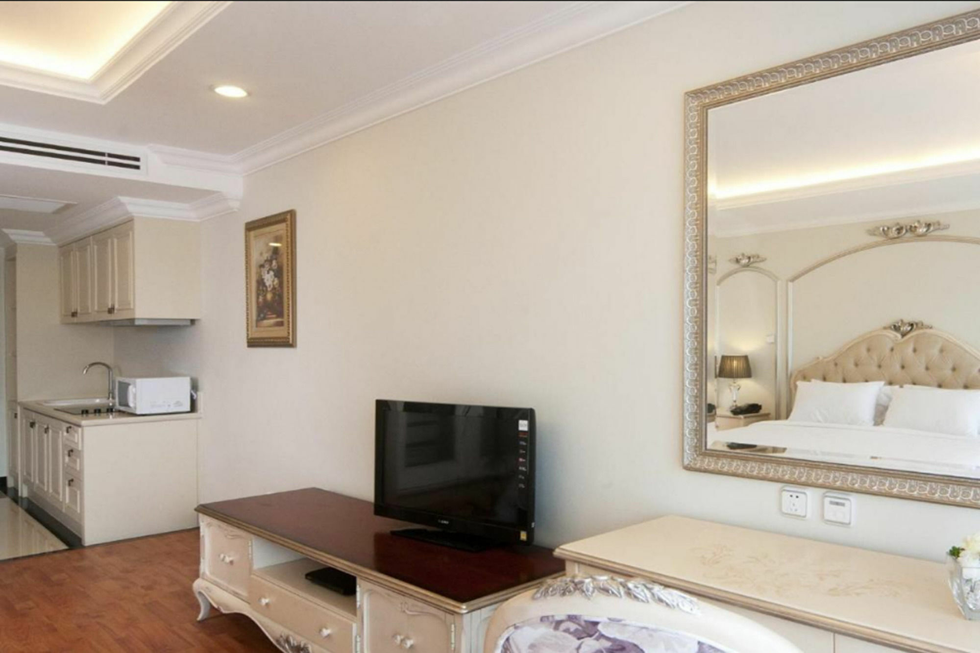Lk Noble Suite Pattaya Exteriör bild